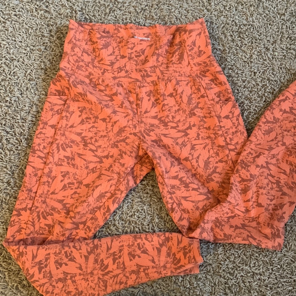 NEVER WORN REI yoga pants